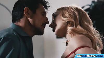 與一個放蕩的金發女郎的浪漫性愛