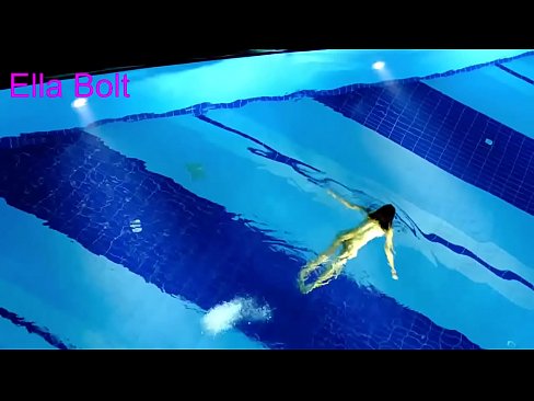 ❤️ 我無法停止觀看，年輕的金發女郎在 ELLA BOLT 度假村游泳池中裸體游泳 俄羅斯色情 在 zh-tw.kiss-x-max.ru
